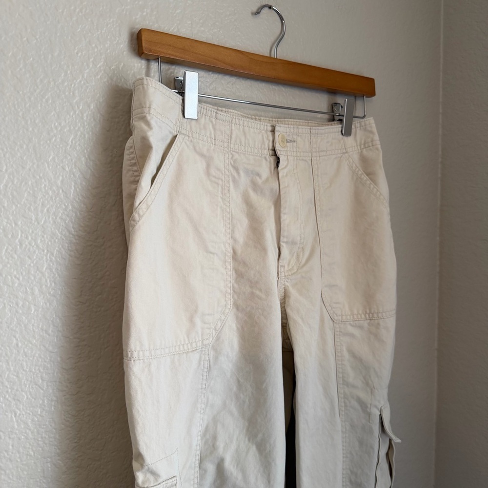 Abercrombie & Fitch Women’s Curve Love Relaxed Cargo Cream Pants, Size 28 Long - Picture 3 of 8